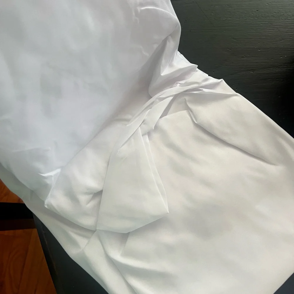 Luxurious White Bedding Sheet